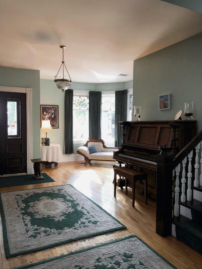Mahogany Manor Bed & Breakfast Сент-Джон Екстер'єр фото