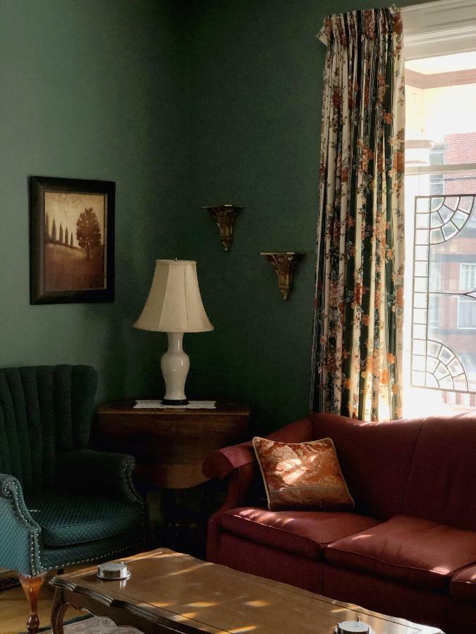 Mahogany Manor Bed & Breakfast Сент-Джон Екстер'єр фото