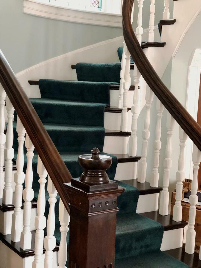 Mahogany Manor Bed & Breakfast Сент-Джон Екстер'єр фото