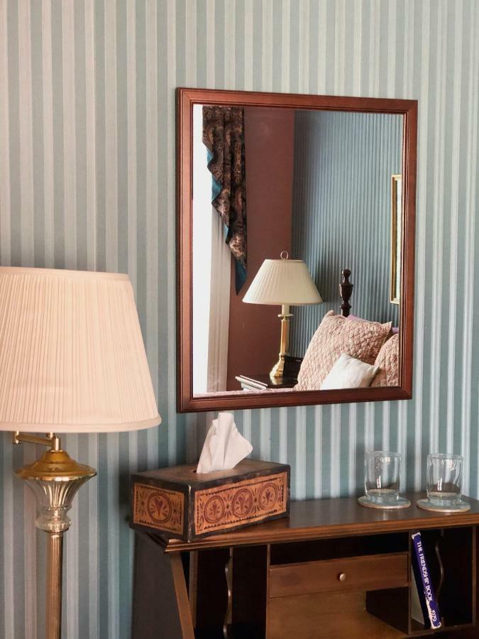 Mahogany Manor Bed & Breakfast Сент-Джон Екстер'єр фото