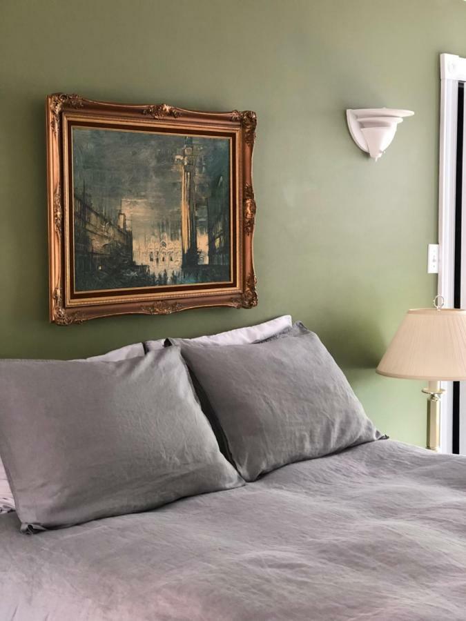 Mahogany Manor Bed & Breakfast Сент-Джон Екстер'єр фото