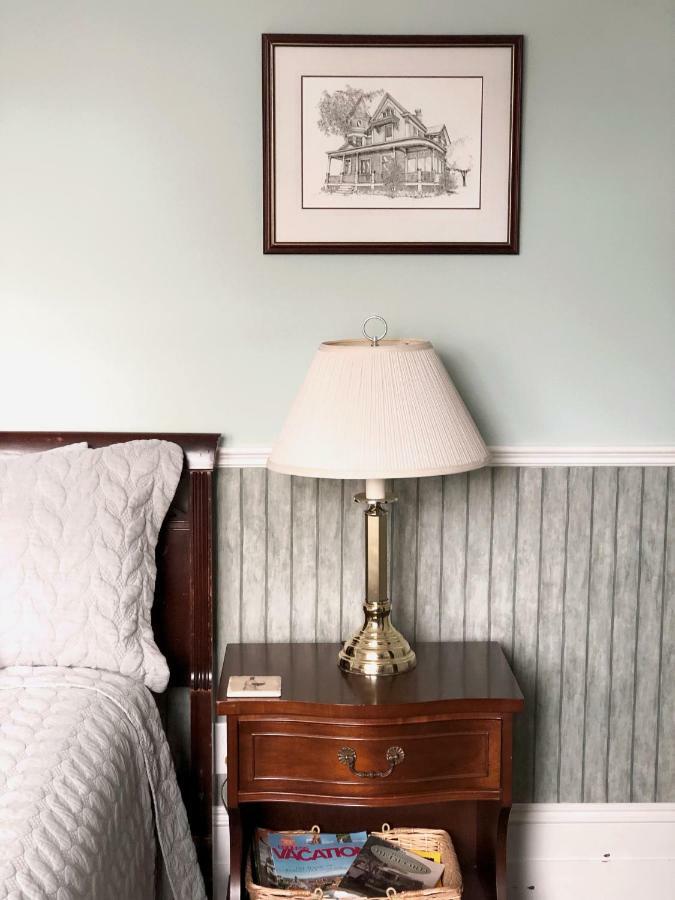 Mahogany Manor Bed & Breakfast Сент-Джон Екстер'єр фото